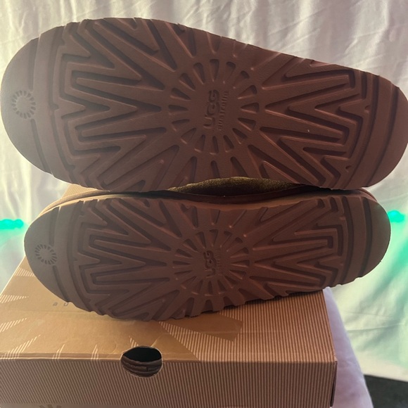 Women’s UGG Cambridge Boot used like new - Picture 6 of 7